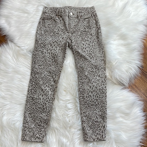 WHBM ‘The Skinny’ Mid-rise Leopard Crop Jeans - Picture 3 of 9